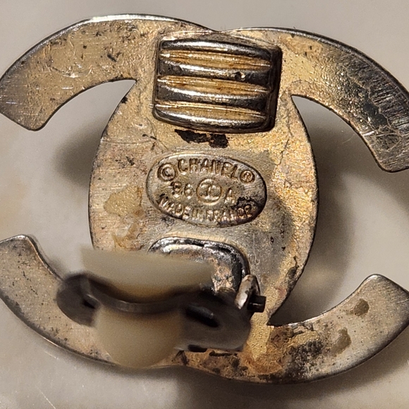 CHANEL TURNLOCK round vintage earrings silver - Picture 4 of 5